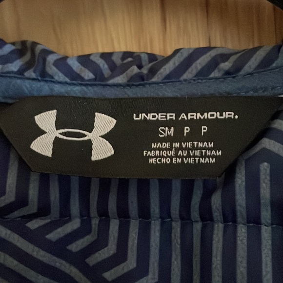 Under Armour Women's Hooded Running
Jacket sz sm - Picture 5 of 9